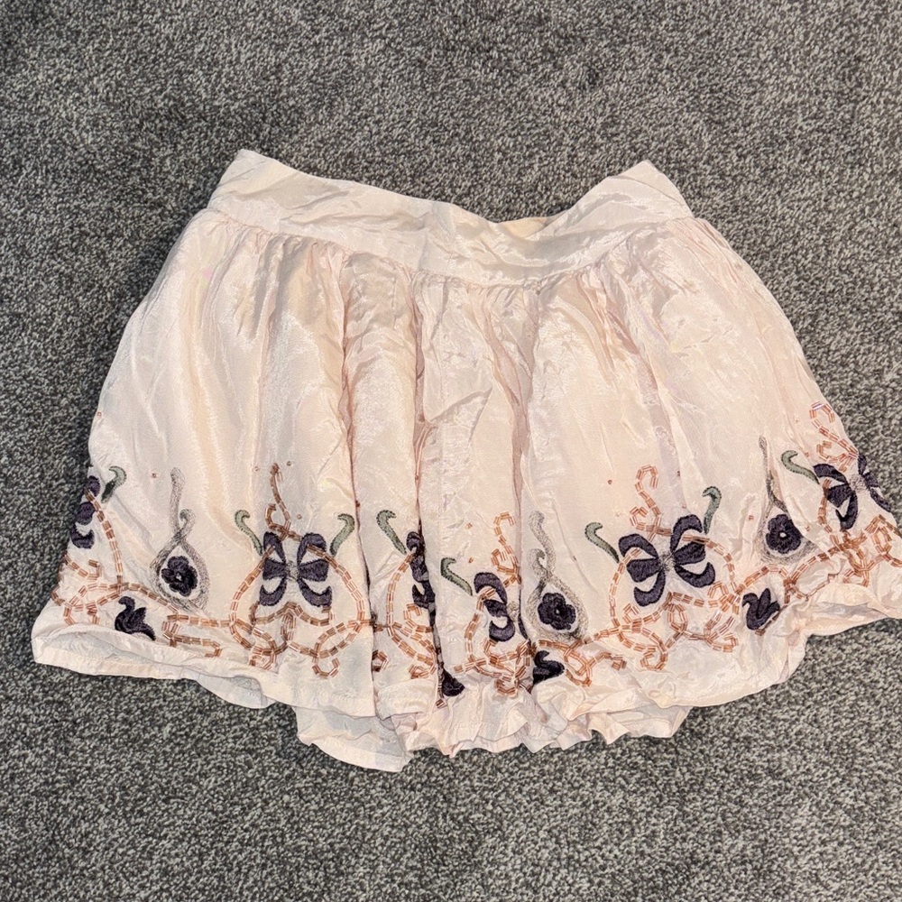 WILLOW & CLAY Chic Embroidered Skater Skirt in Cream size extra small - Picture 2 of 10